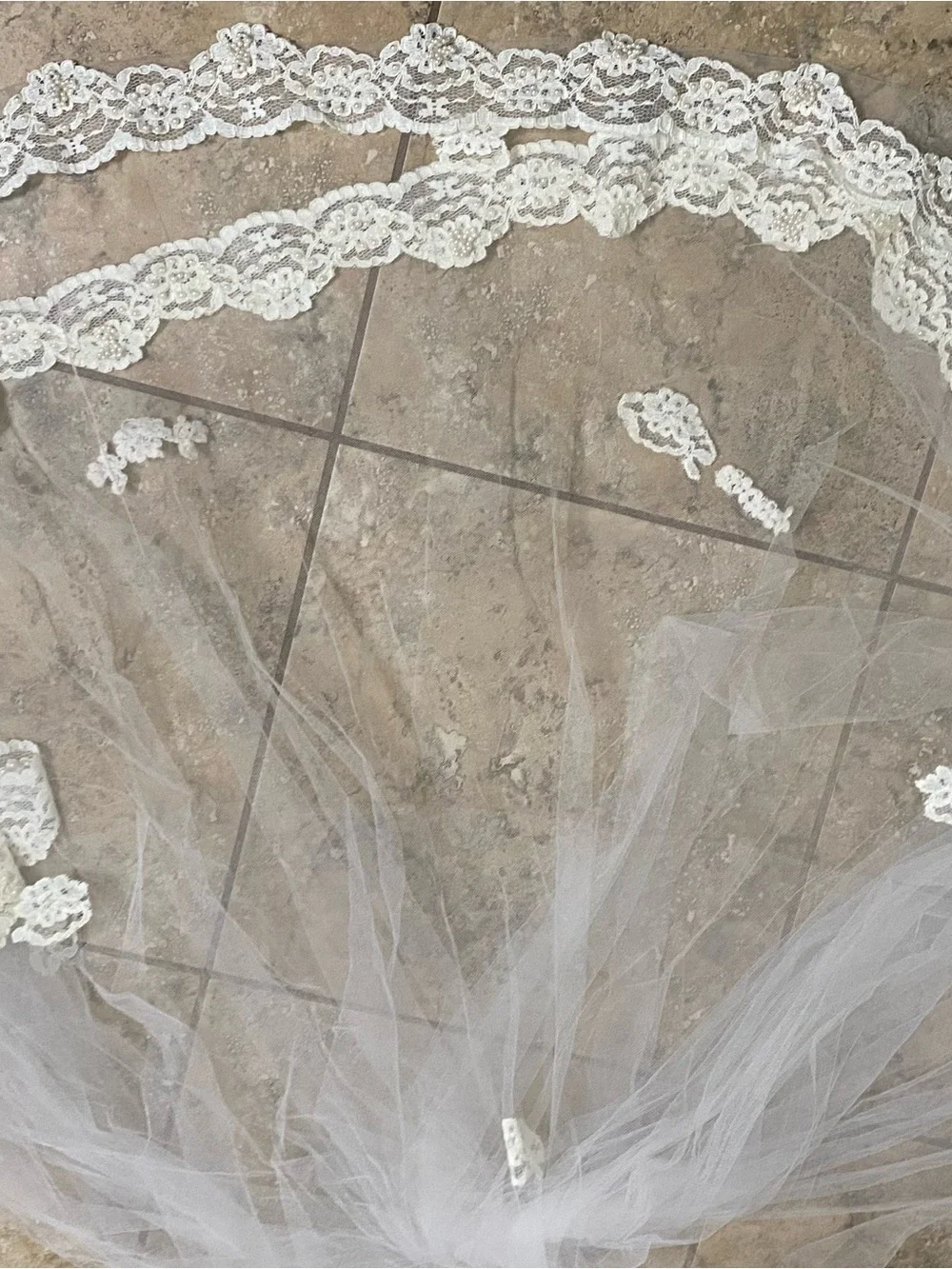Ivory 2 Tiered Pearl Lace-Edged Appliqué Scalloped 35”L Comb Wedding Bridal Veil